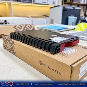 Alternative view of Router cân bằng tải Mikrotik L009UiGS-RM